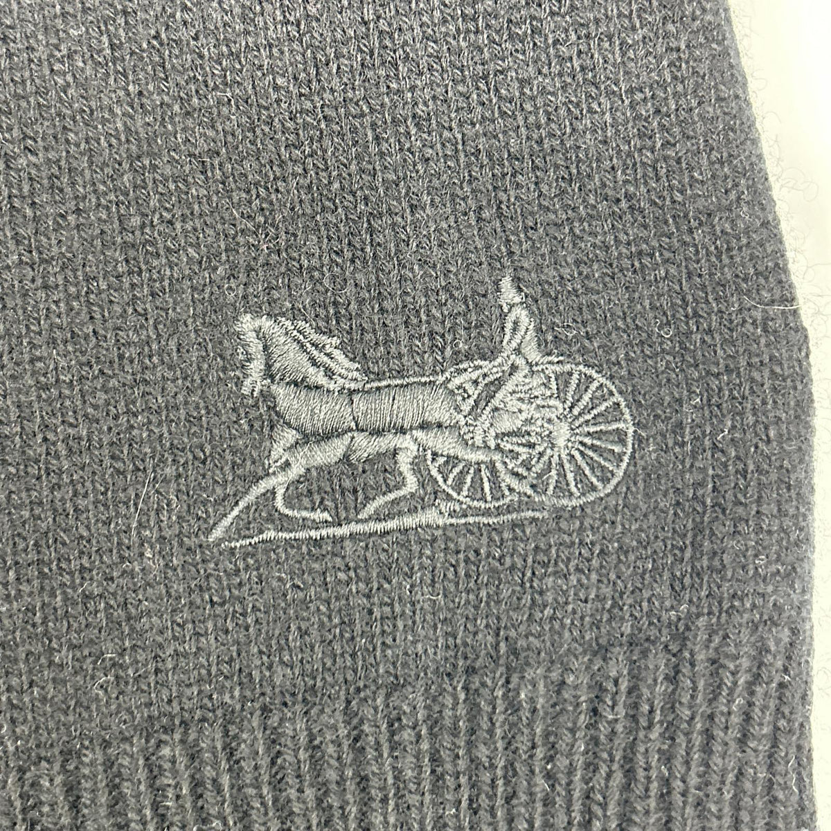 CELINE 【Excellent condition/official domestic item】2A88T2070 Salky embroidery 100% cashmere turtleneck short-length knit sweater top