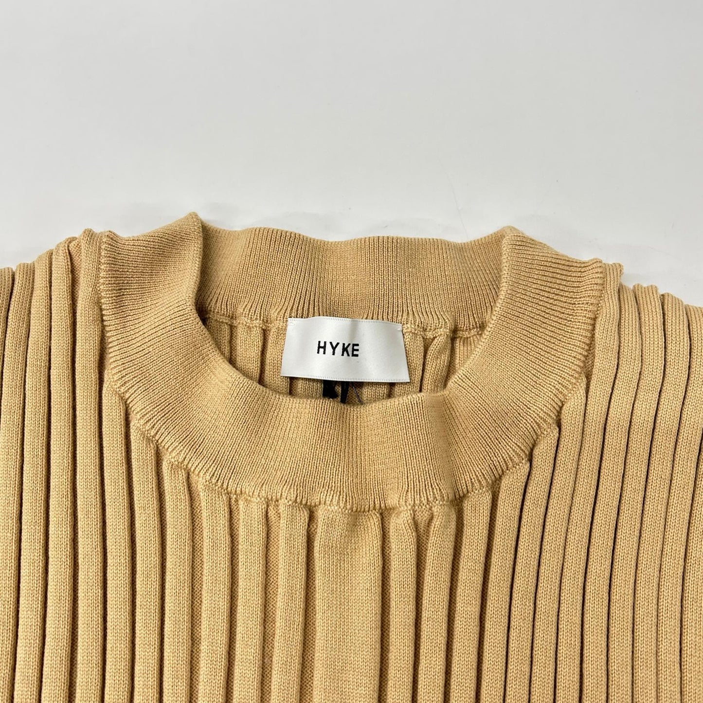 HYKE ハイク 232-11338 23AW キャメル WIDE RIBBED CROPPED VEST リブクロップドニットベスト ベスト