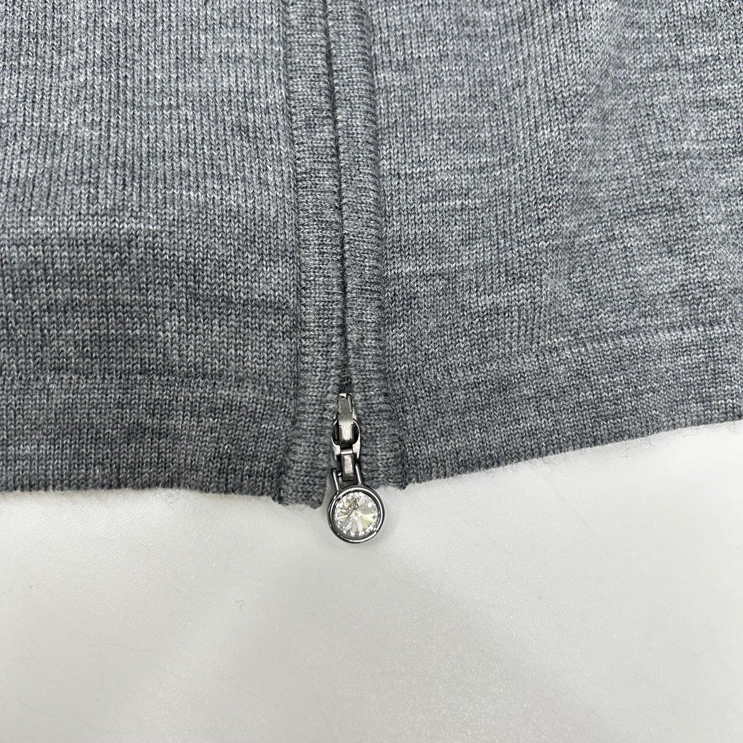 Rene ルネ 24AW 5442040 グレー ウール フリルデザイン ハイネックジップアップニット トップス