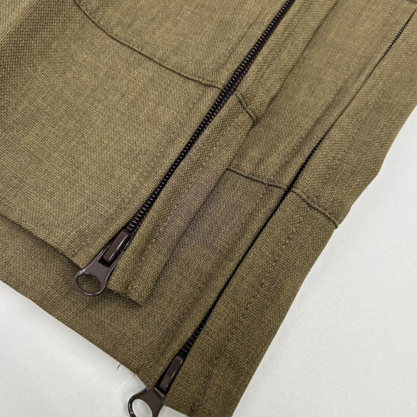 1piu1uguale3 ウノピゥウノウグァーレトレ 【GOLF】【×戸賀敬城】GRP064-POE340 ブラウン PINTUCK PANTS センタープレススラックスパンツ ボトムス