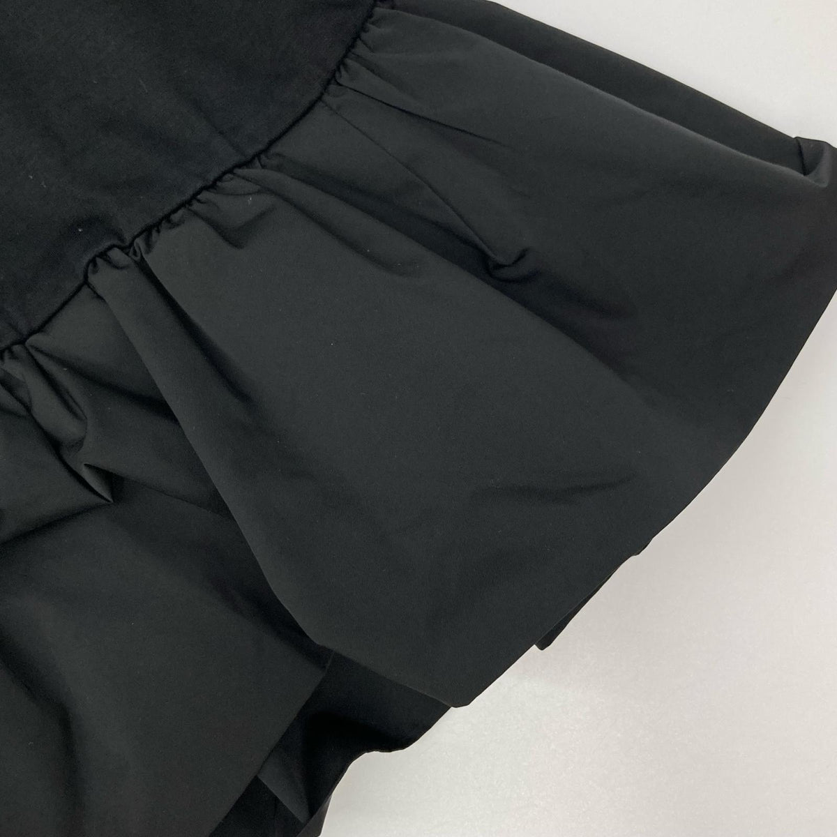 BORDERS at BALCONY ボーダーズアットバルコニー BD2011-2C-32 Black Short-Sleeve Cutsew with Chest Patch and Hem Ruffles Top