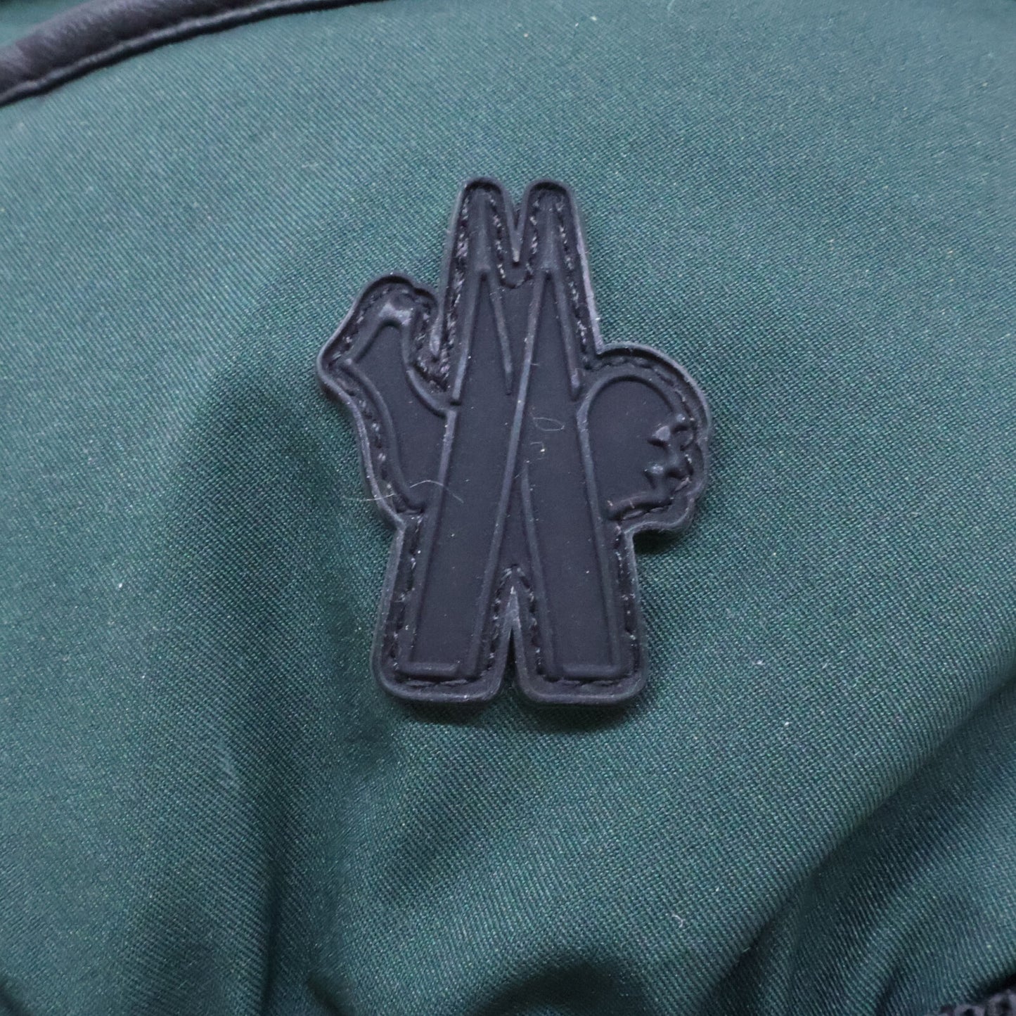 MONCLER モンクレール 【即決/国内正規】23AW I20973A00002 53066 GLOVES GORE-TEX アジャスターベルト グローブ