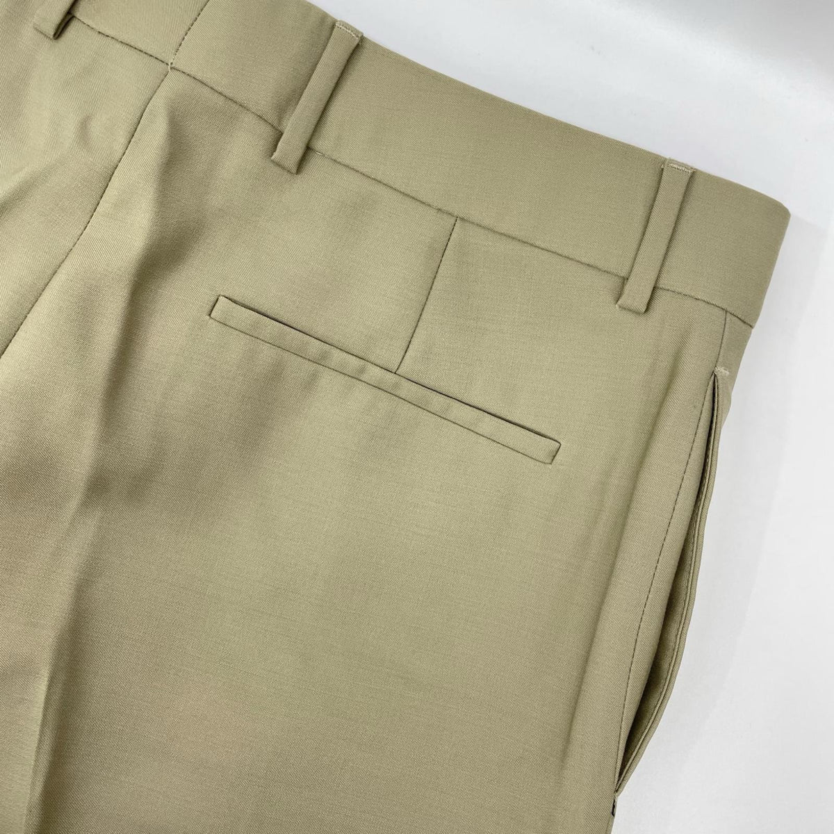 LOUIS VUITTON ルイヴィトン RM241 FZC HQP63W 24SS グリーン センタープレスショートパンツ ボトムス
