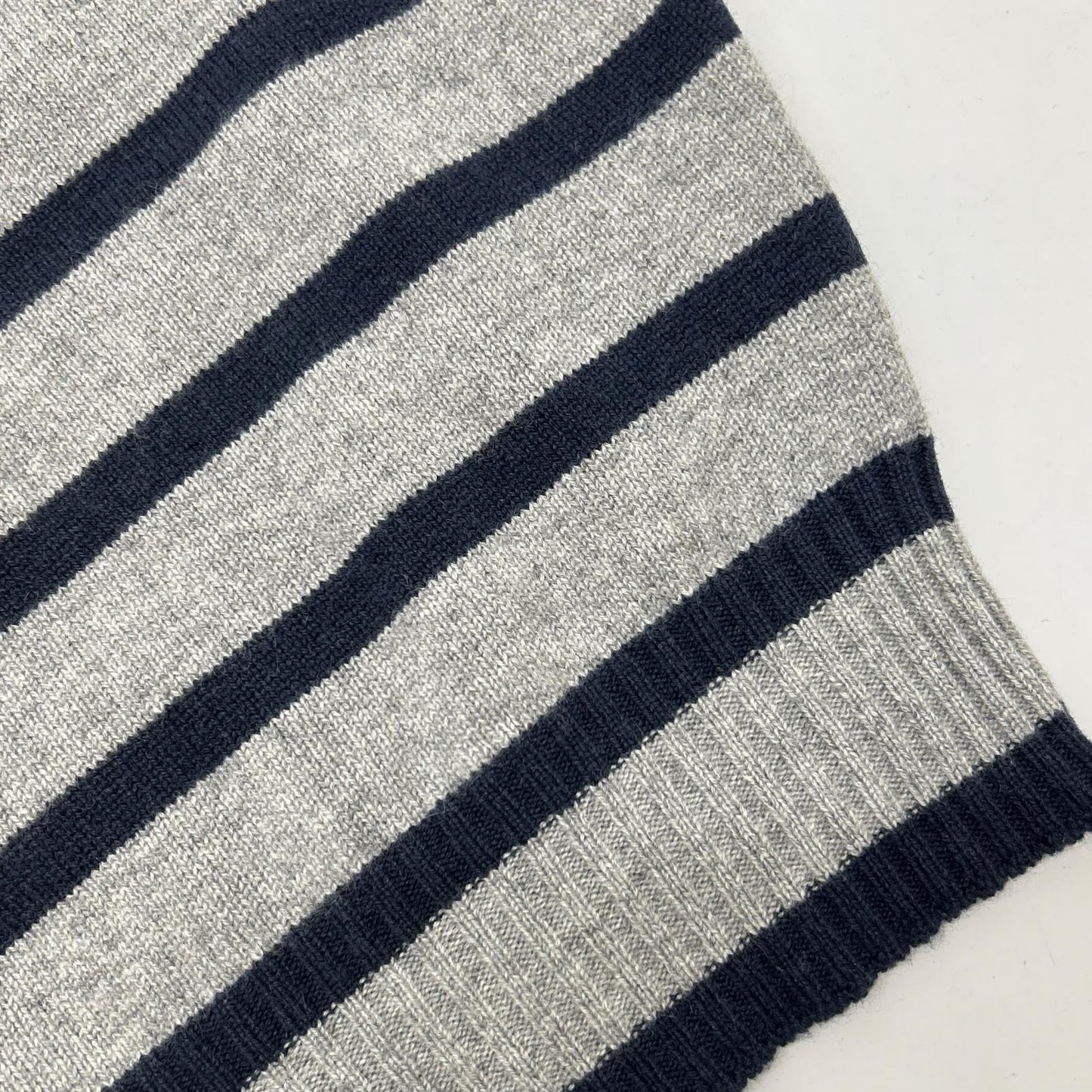 BRUNELLO CUCINELLI ブルネロクチネリ グレー カシミヤ マリンストライプ モニリディティール ノースリーブニットトップス トップス