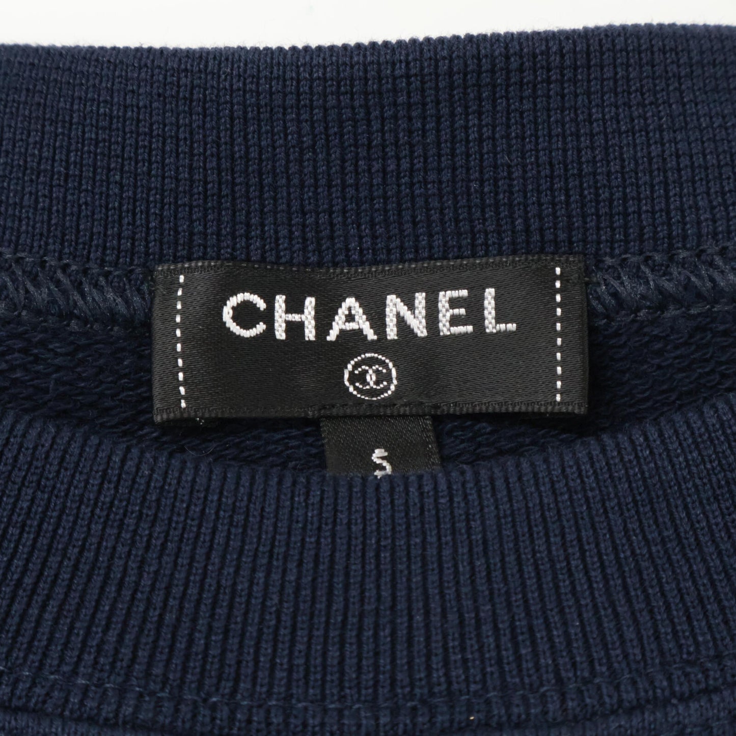 CHANEL P57840K07626 Coco Mark Print Sweatshirt Top