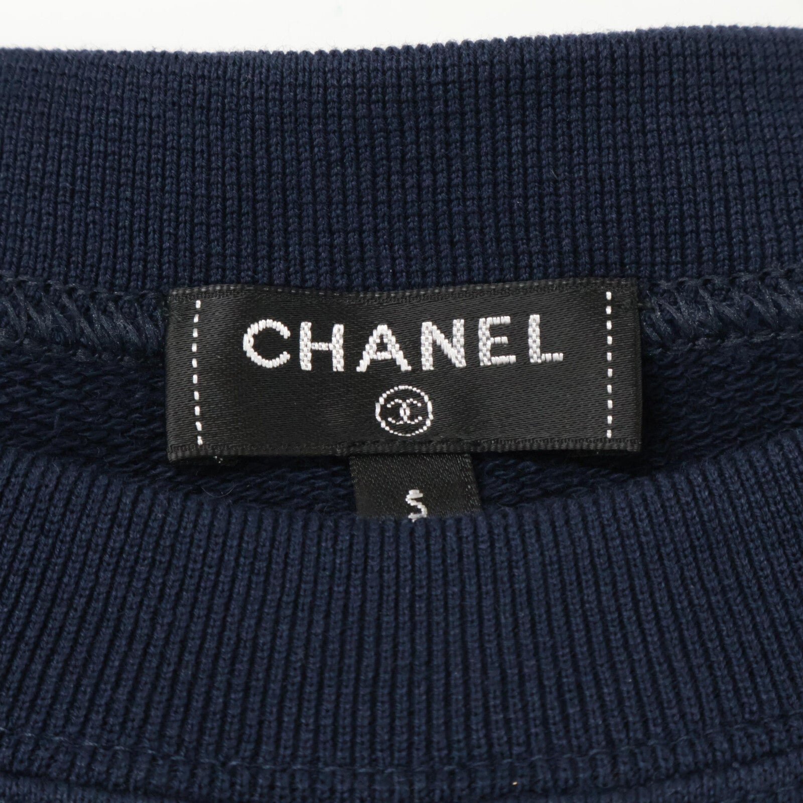 CHANEL P57840K07626 Coco Mark Print Sweatshirt Top