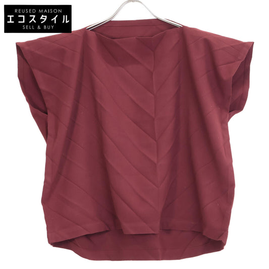 me ISSEY MIYAKE MI63FK481 Red Square Pleated Top