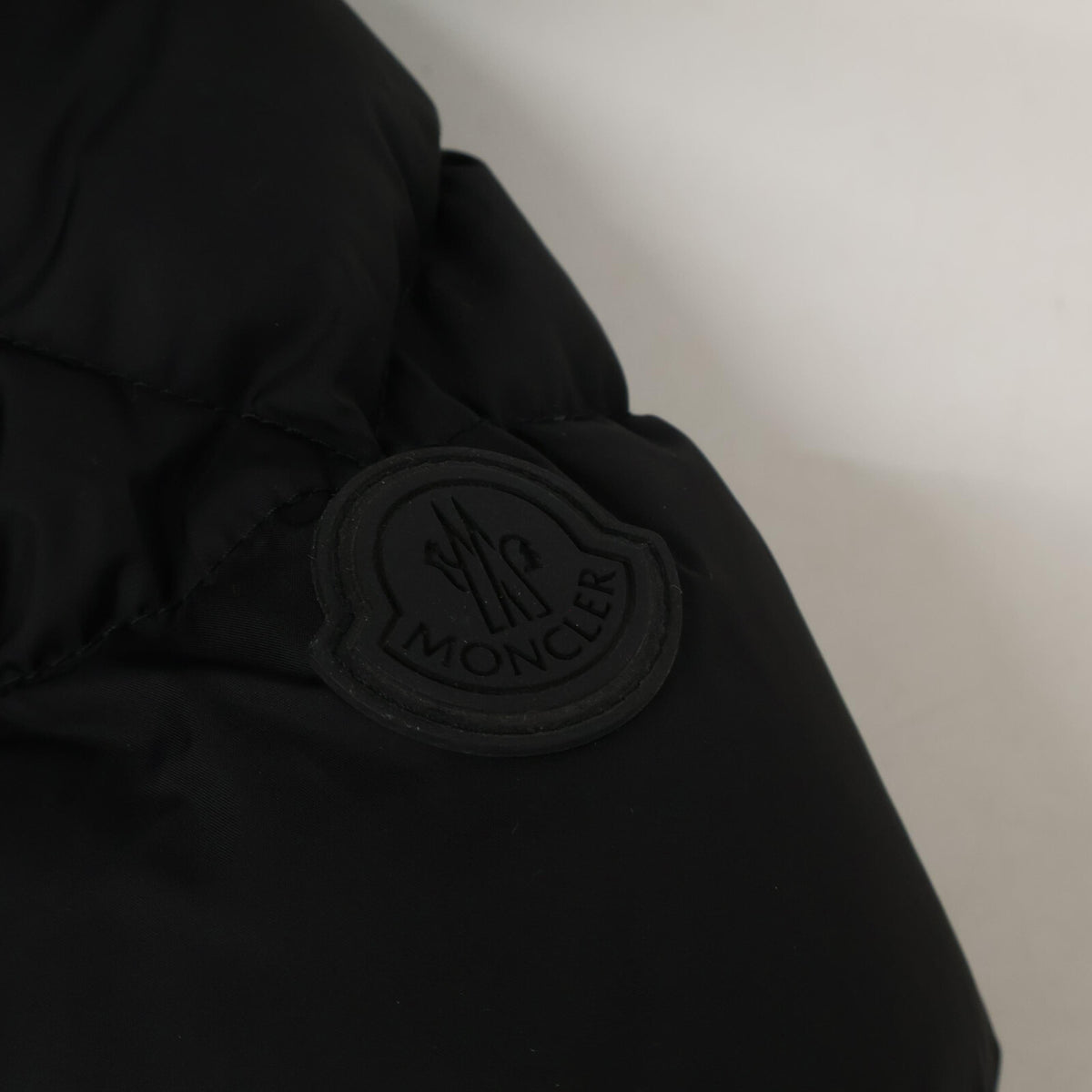 MONCLER モンクレール LAVEDA ラバーロゴワッペン ダウンジャケット ジャケット