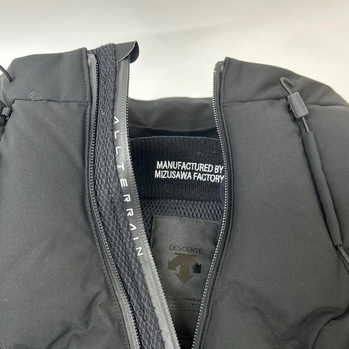 水沢ダウン ミズサワダウン 2022FW DAMUGK3OUX ﾌﾞﾗｯｸ ﾏｳﾝﾃﾆｱ ﾀﾞｳﾝｼﾞｬｹｯﾄ ジャケット L