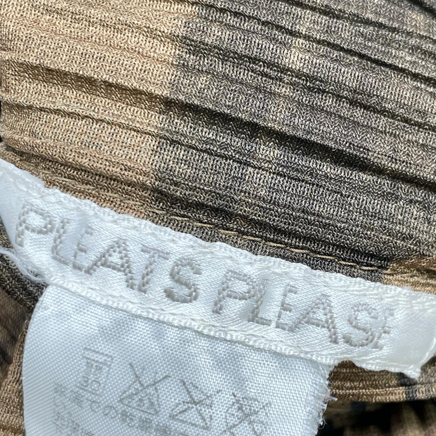 PLEATS PLEASE PP53-JH586 Khaki tableware pattern, cooking utensil pattern, pleated sleeveless dress, dress