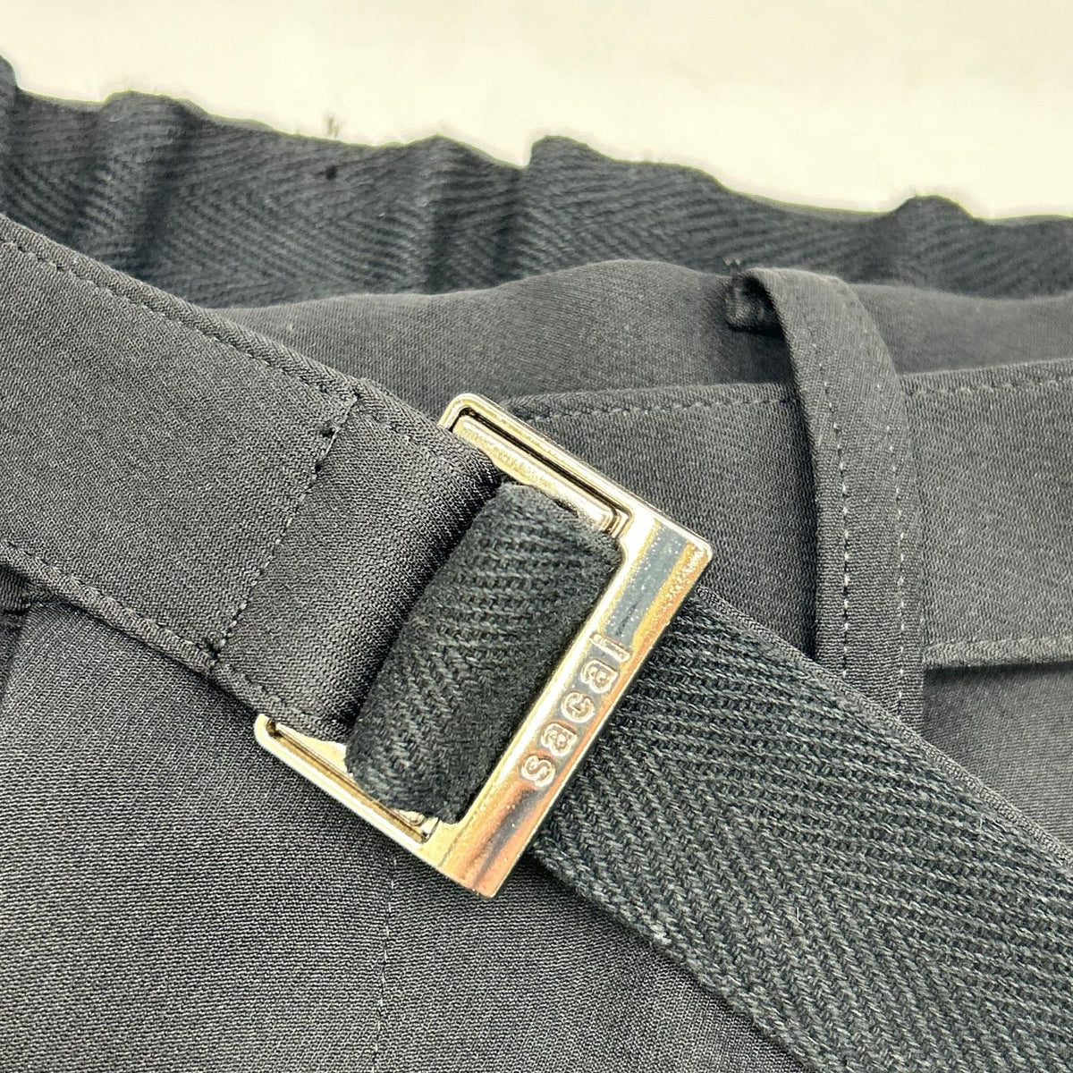 sacai 25SS Black Belted Center Press Slacks Long Pants 25-030639M Bottoms