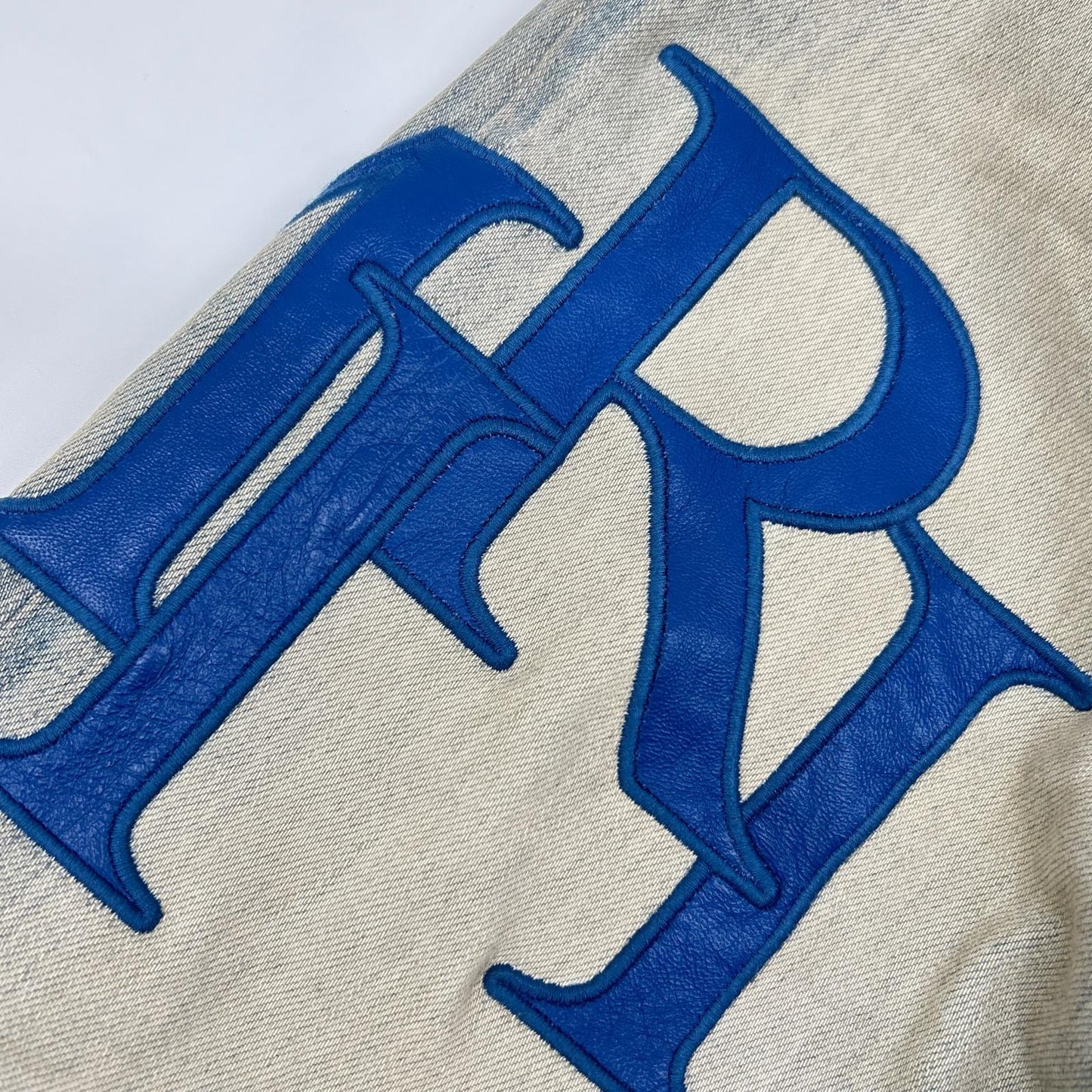 AMIRI 阿米里 AMDNSY1114 26SS 蓝色 皮革徽标贴片 牛仔裤 下装
