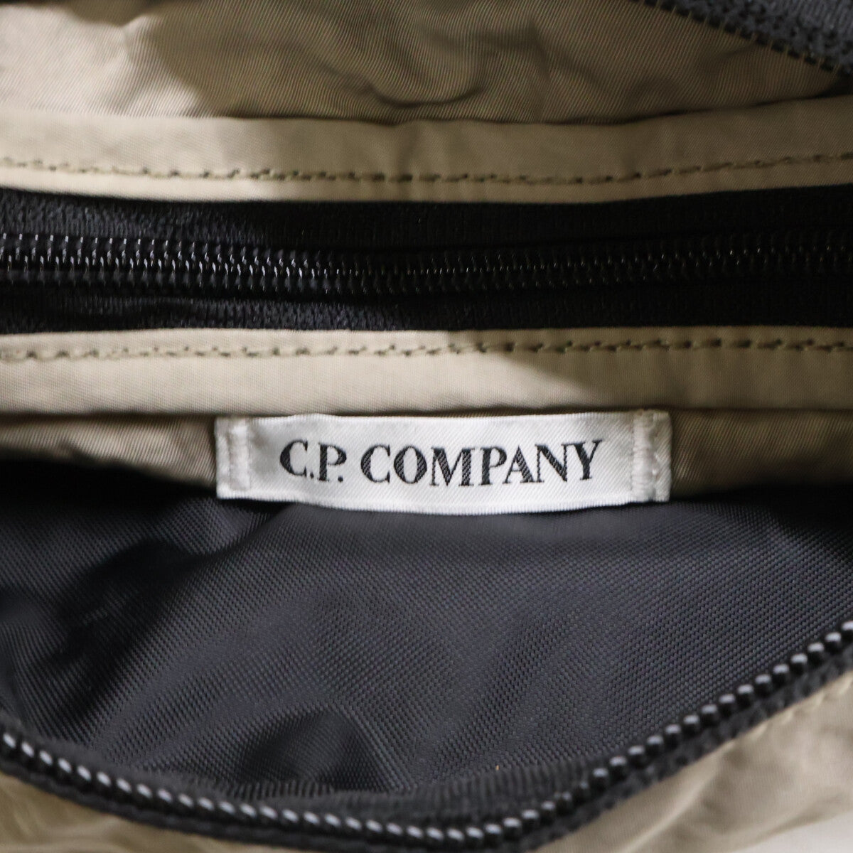 C.P.COMPANY シーピーカンパニー 19CMAC734A-005269G　ナイロンB クロス ボディバッグ