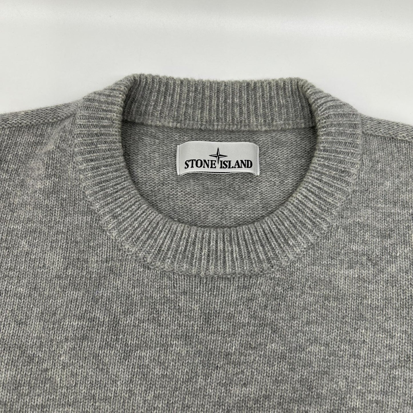 STONE ISLAND ストーンアイランド 7915508A3 グレー クルーネックニットプルオーバー トップス