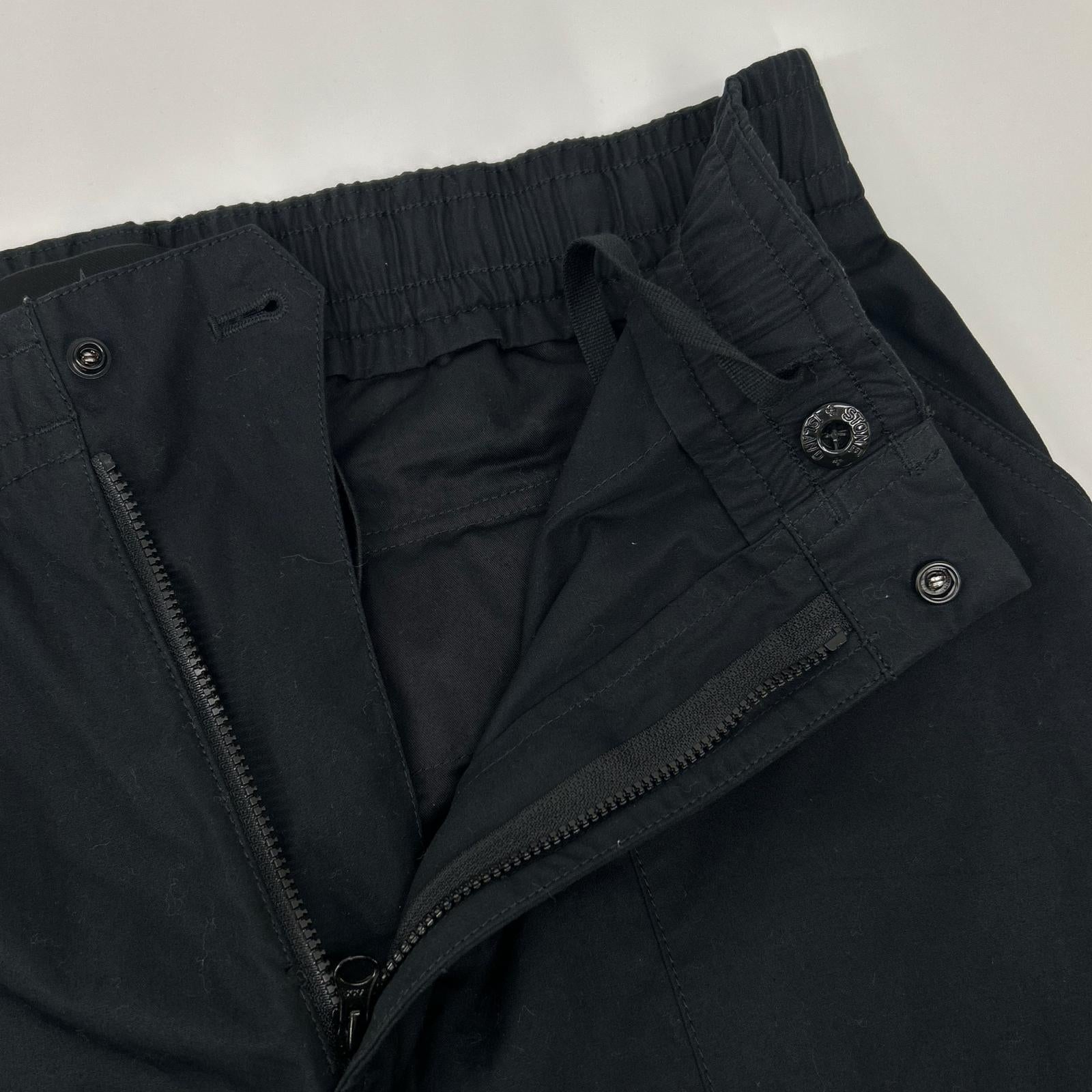 STONE ISLAND ストーンアイランド 25年 ゴースト ブラック L1S153100017 ALL-WEATHER COTTON CANVAS カーゴパンツ ボトムス