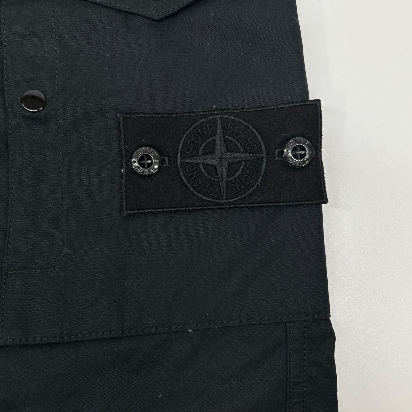 STONE ISLAND ストーンアイランド 25年 ゴースト ブラック L1S153100017 ALL-WEATHER COTTON CANVAS カーゴパンツ ボトムス
