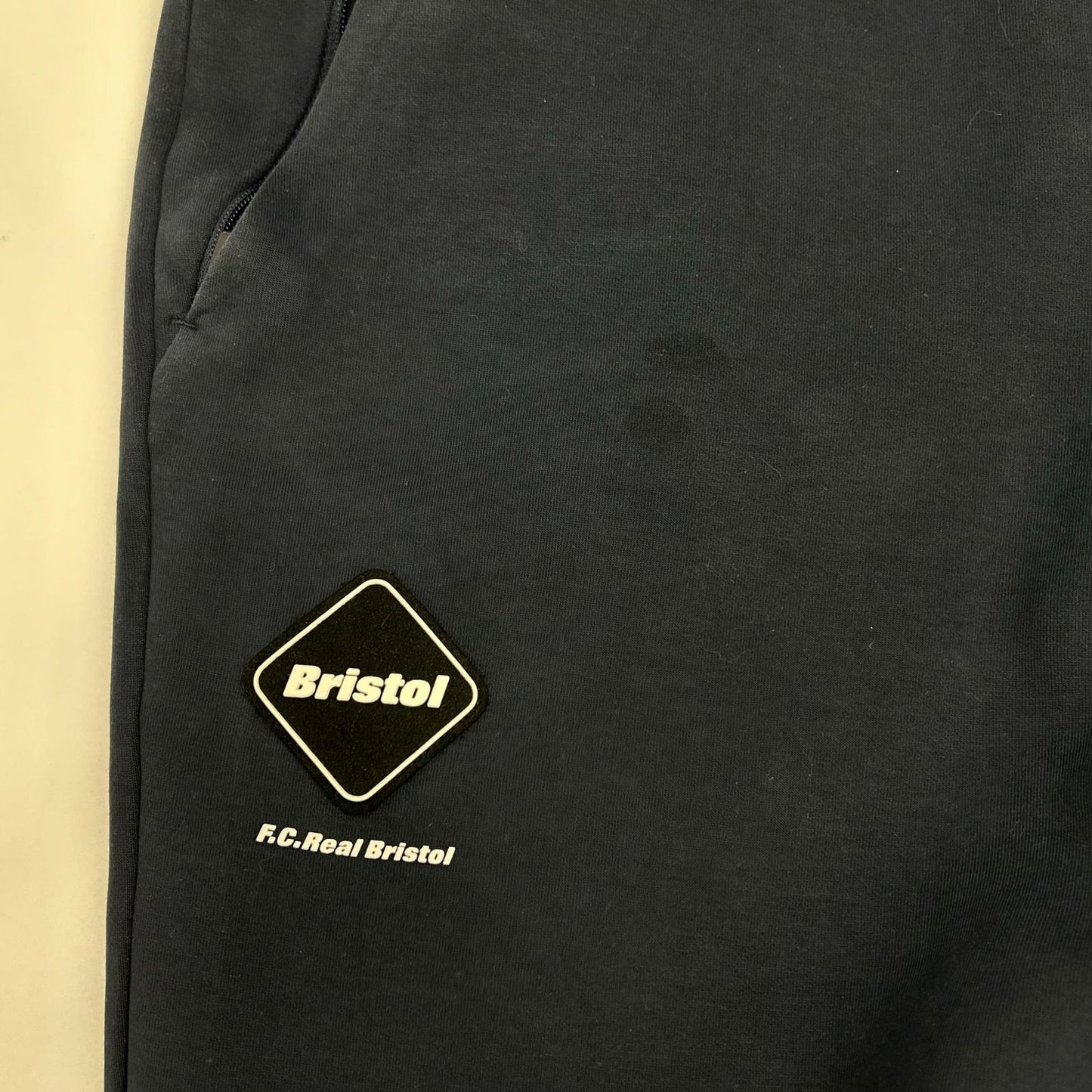 F.C.Real Bristol エフシーリアルブリストル ネイビー TECH SWEAT JOGGER PANTS ボトムス
