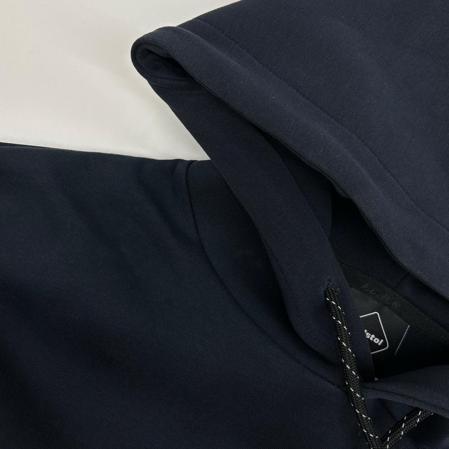 F.C.Real Bristol エフシーリアルブリストル ネイビー TECH SWEAT PULLOVER HOODIE トップス