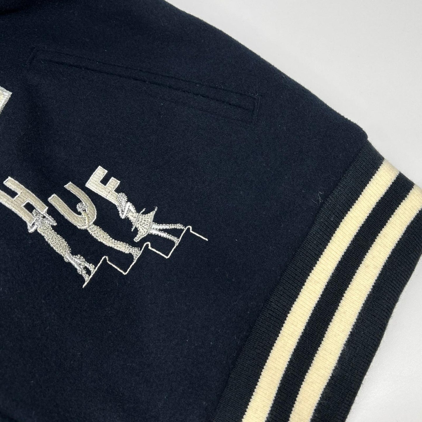 HUF ハフ JK00368 ネイビー 20 Year Classic H Varsity スタジアムジャケット ジャケット