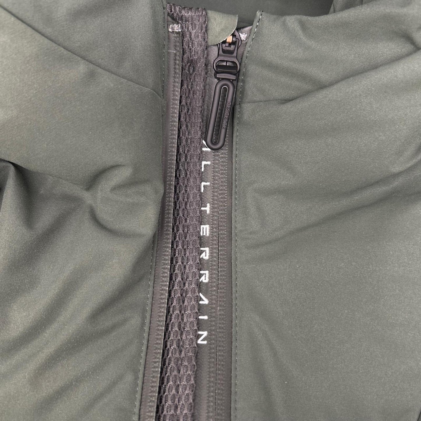 DESCENTE デサント 【水沢ダウン】DOR-G8946k カーキ SHUTTLE ダウンジャケット ジャケット