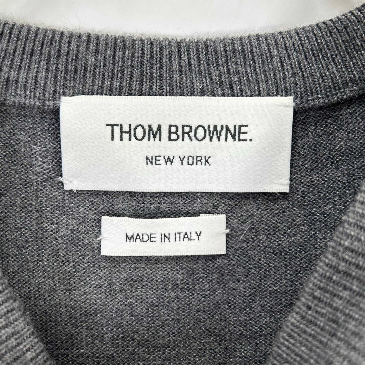 THOM BROWNE トムブラウン FKA243A-00014035 グレー トロンプルイユ ニットプルオーバー トップス