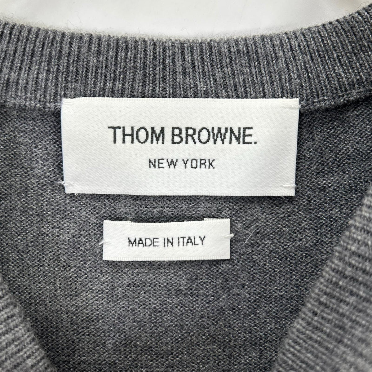 THOM BROWNE トムブラウン FKA243A-00014035 グレー トロンプルイユ ニットプルオーバー トップス