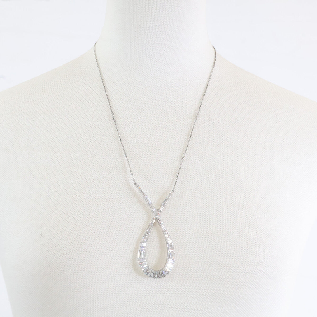 SWAROVSKI スワロフスキー Hyperbola ハイパーボラ インフィニティ ペンダント ネックレス