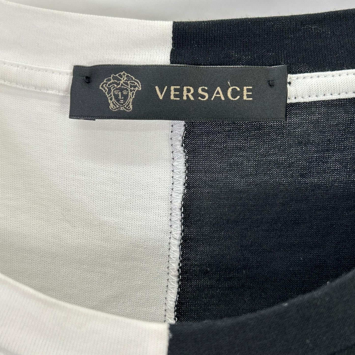 Versace ヴェルサーチ ブラック×ホワイト ツートン ロゴ Tシャツ トップス