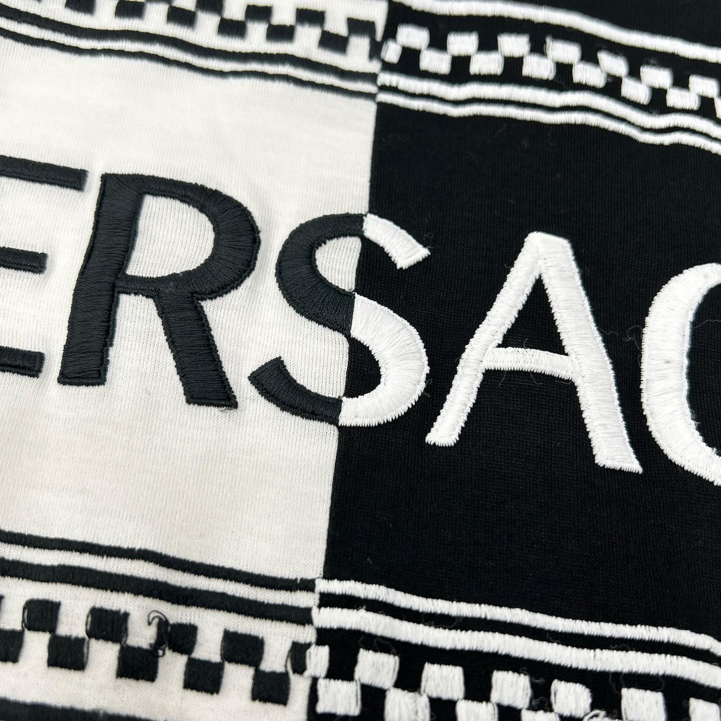 Versace ヴェルサーチ ブラック×ホワイト ツートン ロゴ Tシャツ トップス
