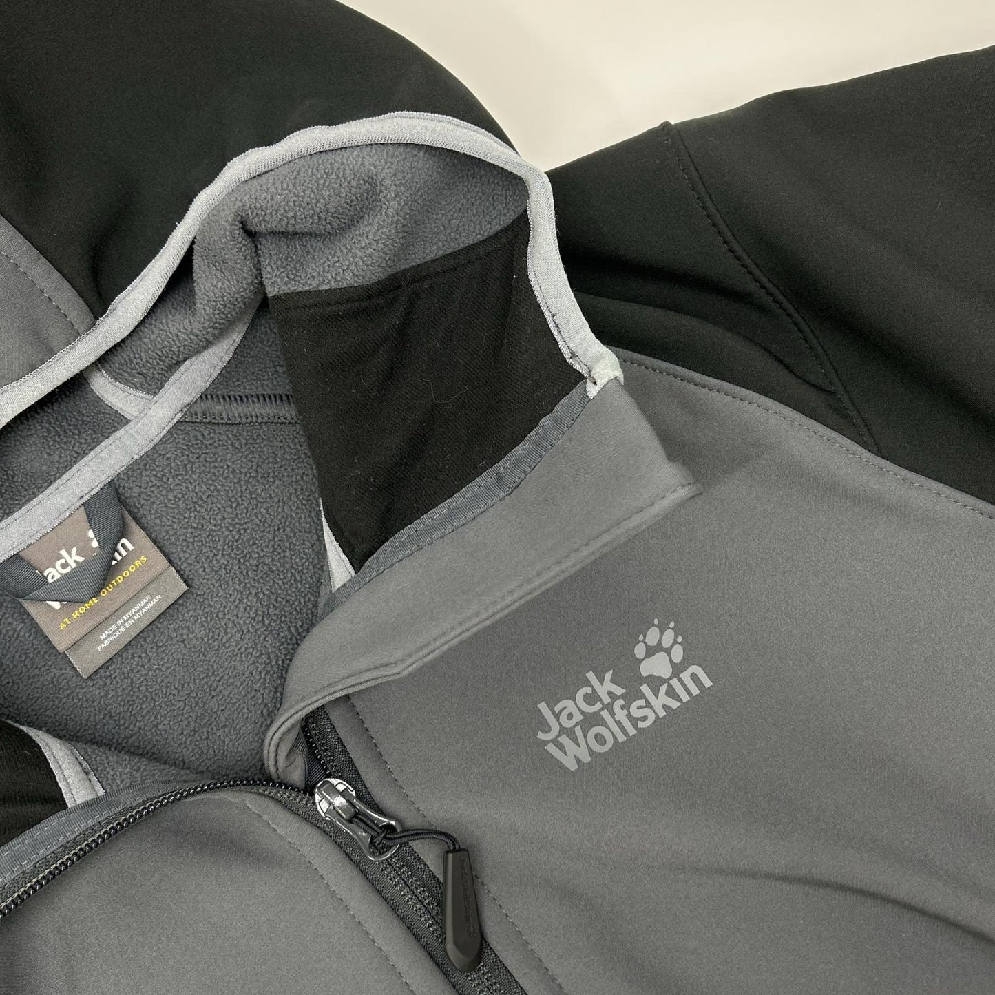 Jack Wolfskin ジャックウルフスキン ブラック×グレー ノーザンポイント ソフトシェルジャケット ジャケット