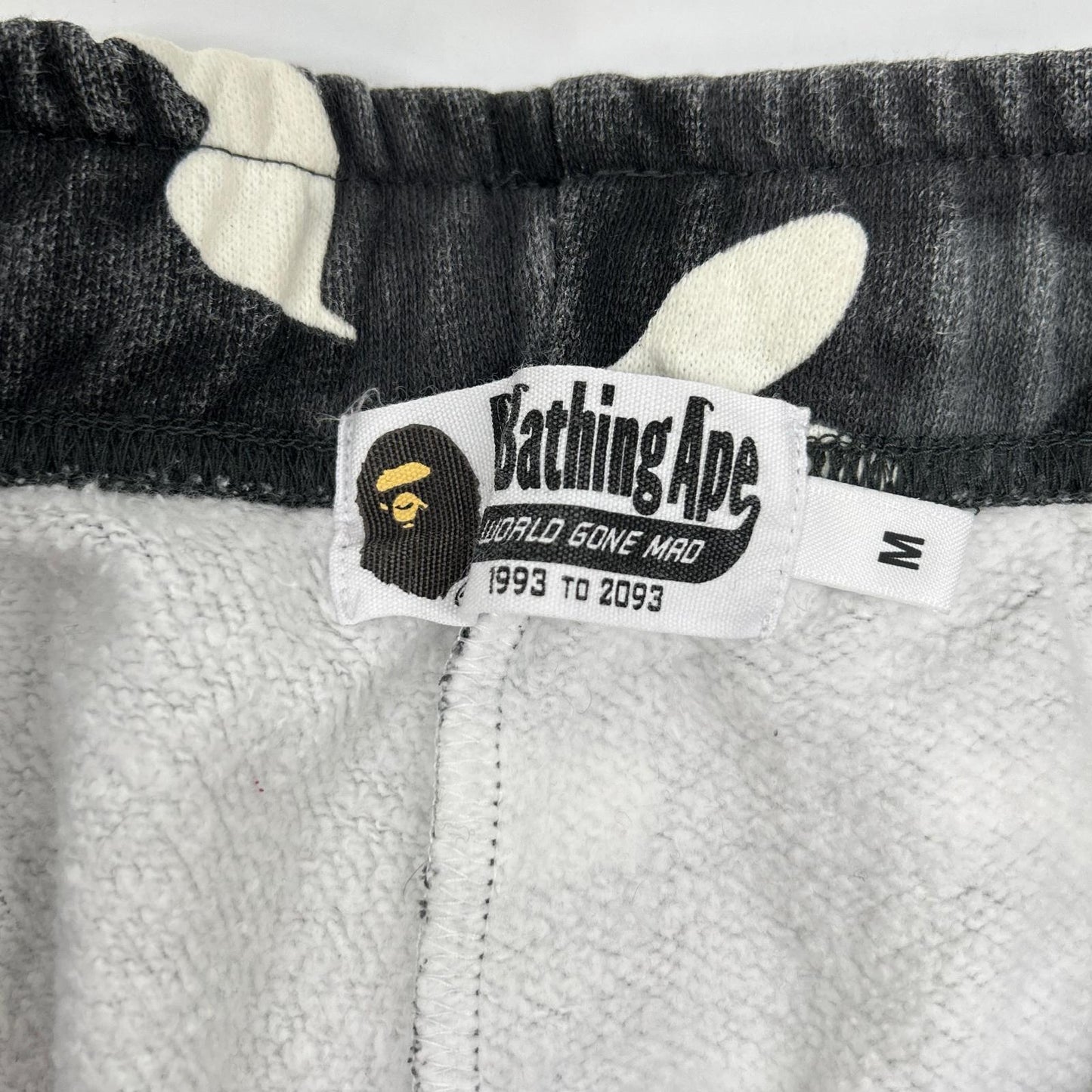 A BATHING APE アベイシングエイプ グレー シャークパンツ ボトムス