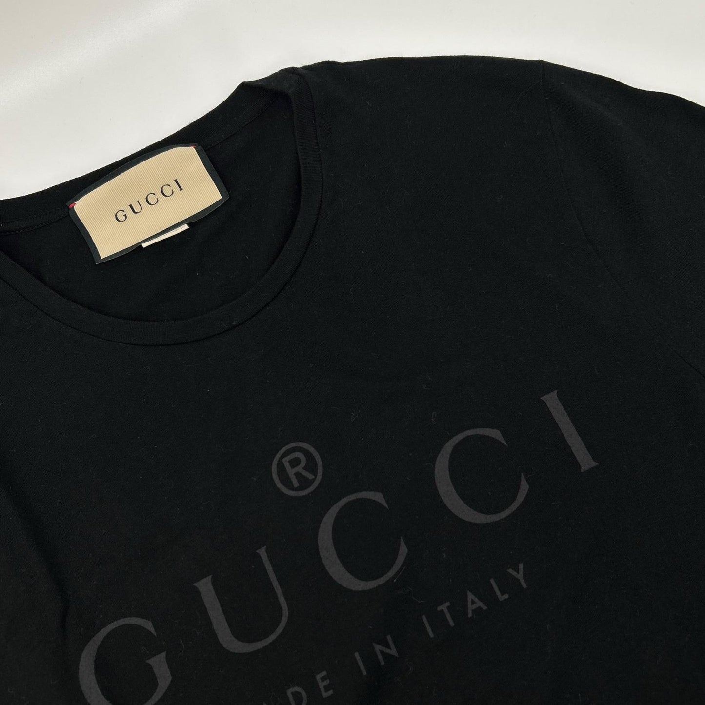 GUCCI グッチ ブラック Tonal Brand Logo Tee トップス