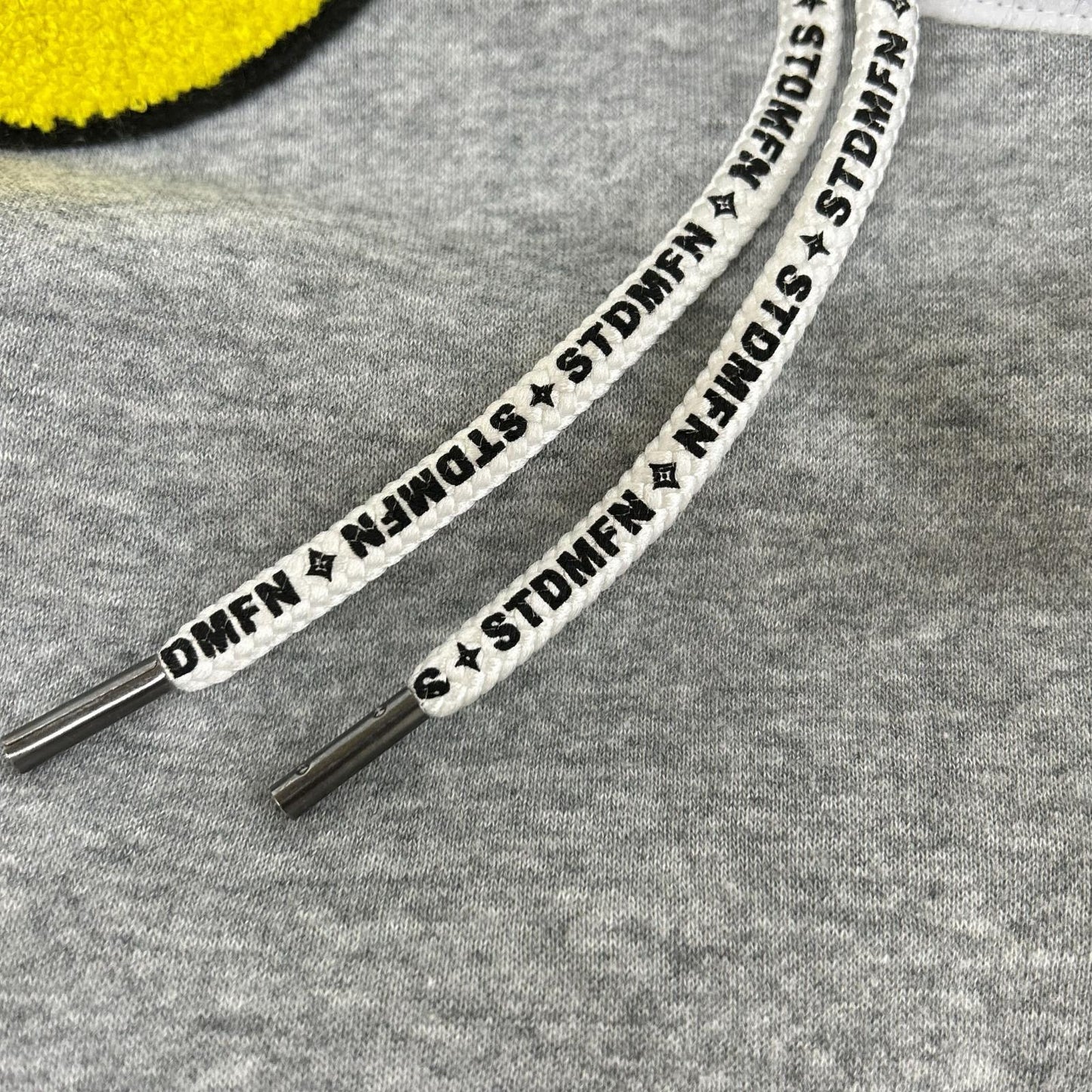 STUD MUFFIN スタッドマフィン グレー コットン パッチ プルパーカー トップス