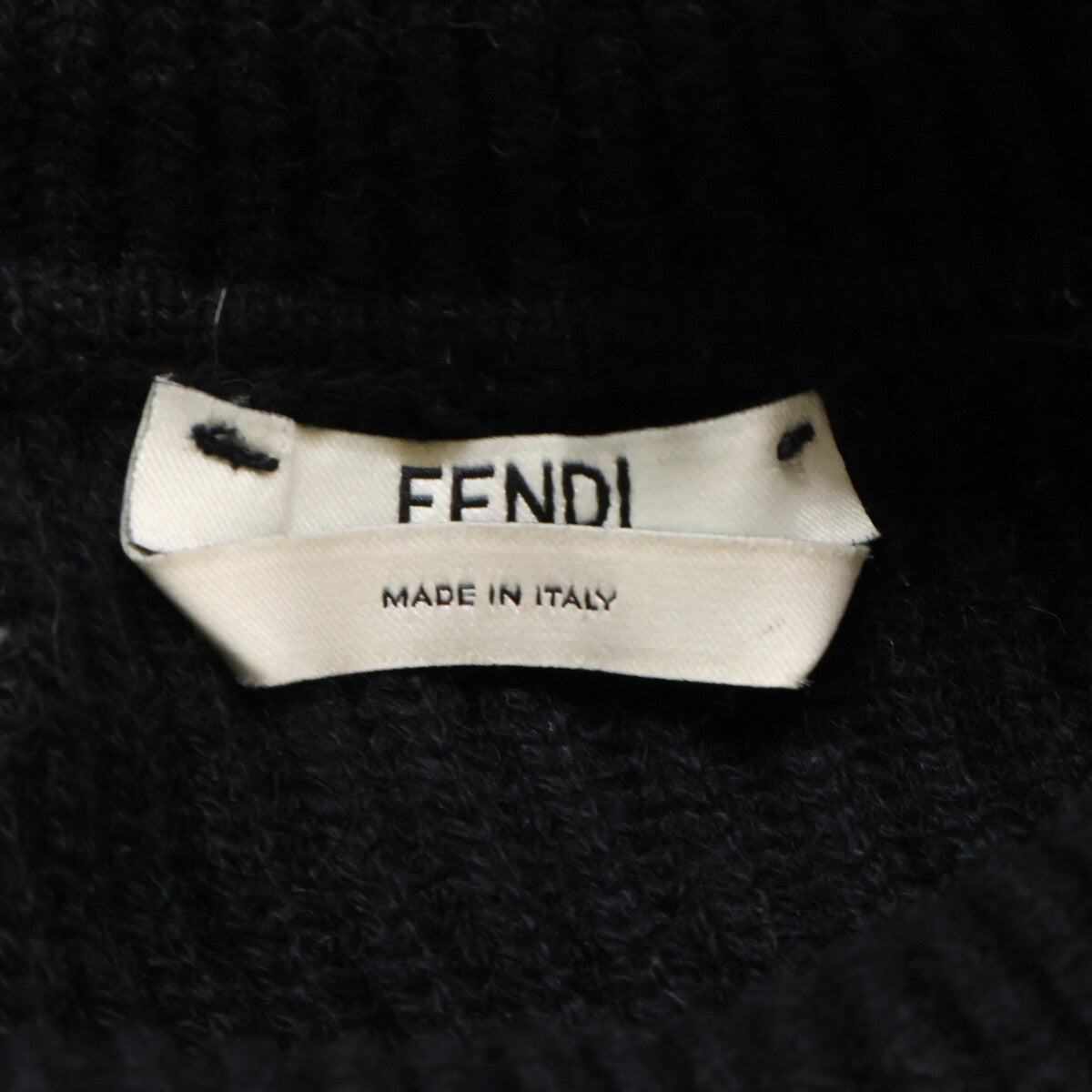 FENDI フェンディ 【国内正規】FZZ987 カシミヤ100％ ポンポン付 ハイネックニットセーター トップス