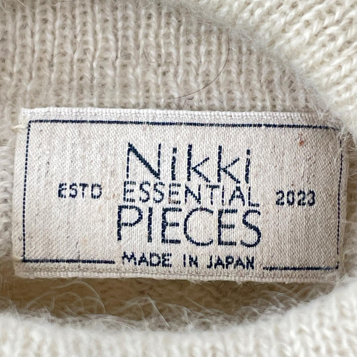 NIKKI ESSENTIAL PIECES ニッキエッセンシャルピーシーズ ホワイト ウール ニット トップス