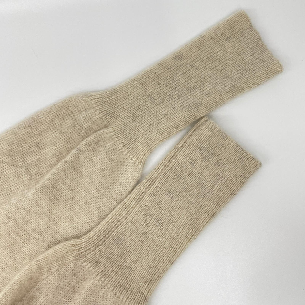 NIKKI ESSENTIAL PIECES ニッキエッセンシャルピーシーズ ホワイト ウール ニット トップス
