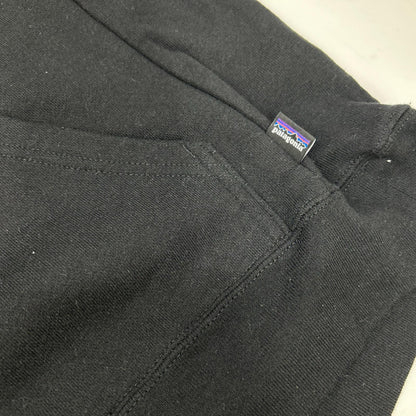 Patagonia パタゴニア 39622FA21 ブラック ロゴ パーカー トップス