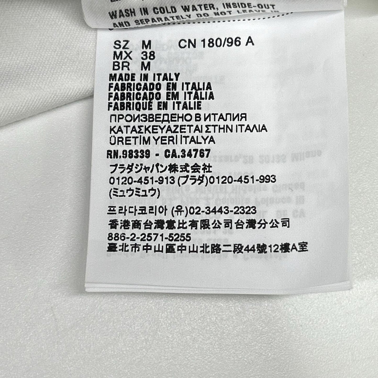 PRADA プラダ UJN861 ホワイト ロゴプレート付き Tシャツ トップス