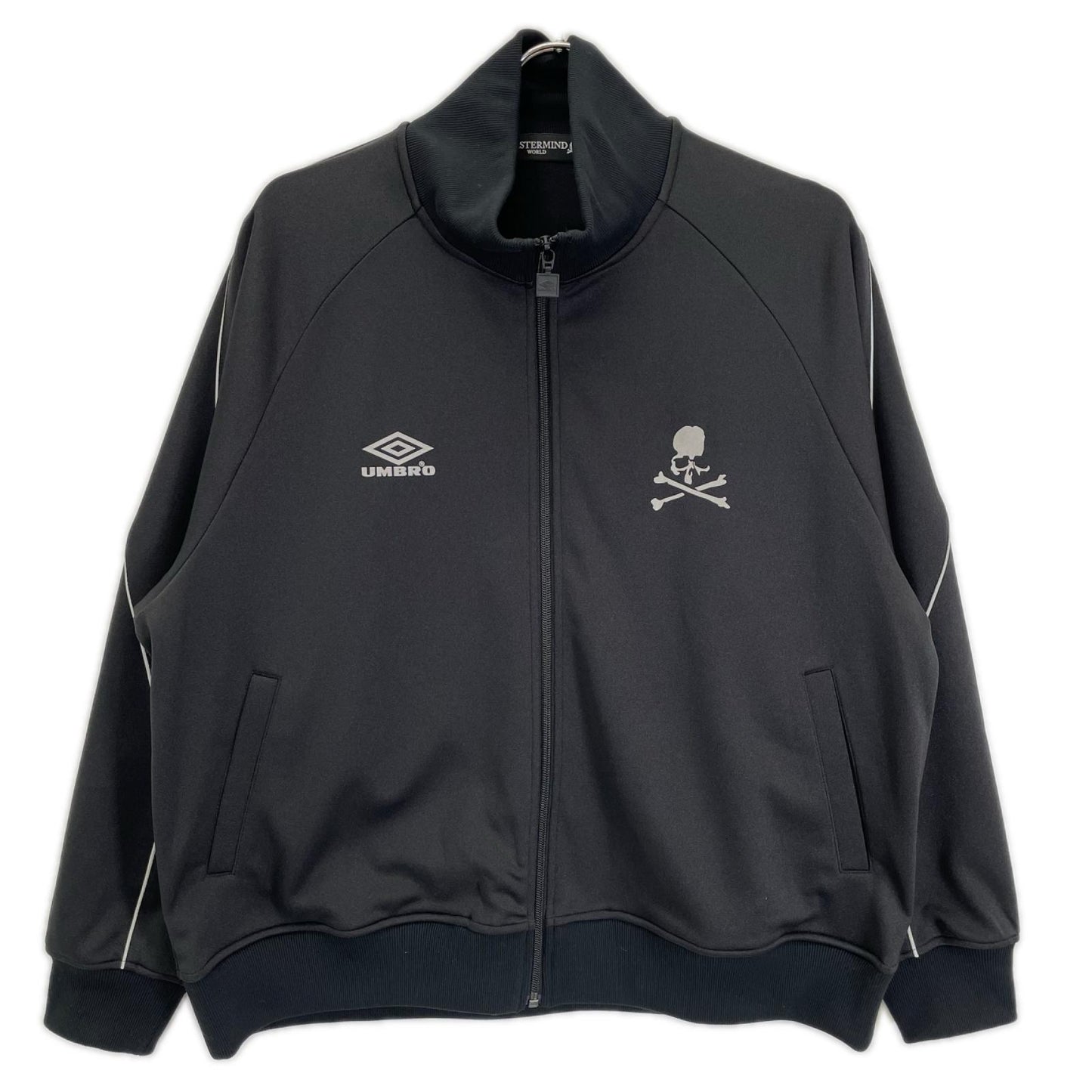 mastermind マスターマインド ×UMBRO ブラック バックロゴプリント トラックジャケット ジャケット