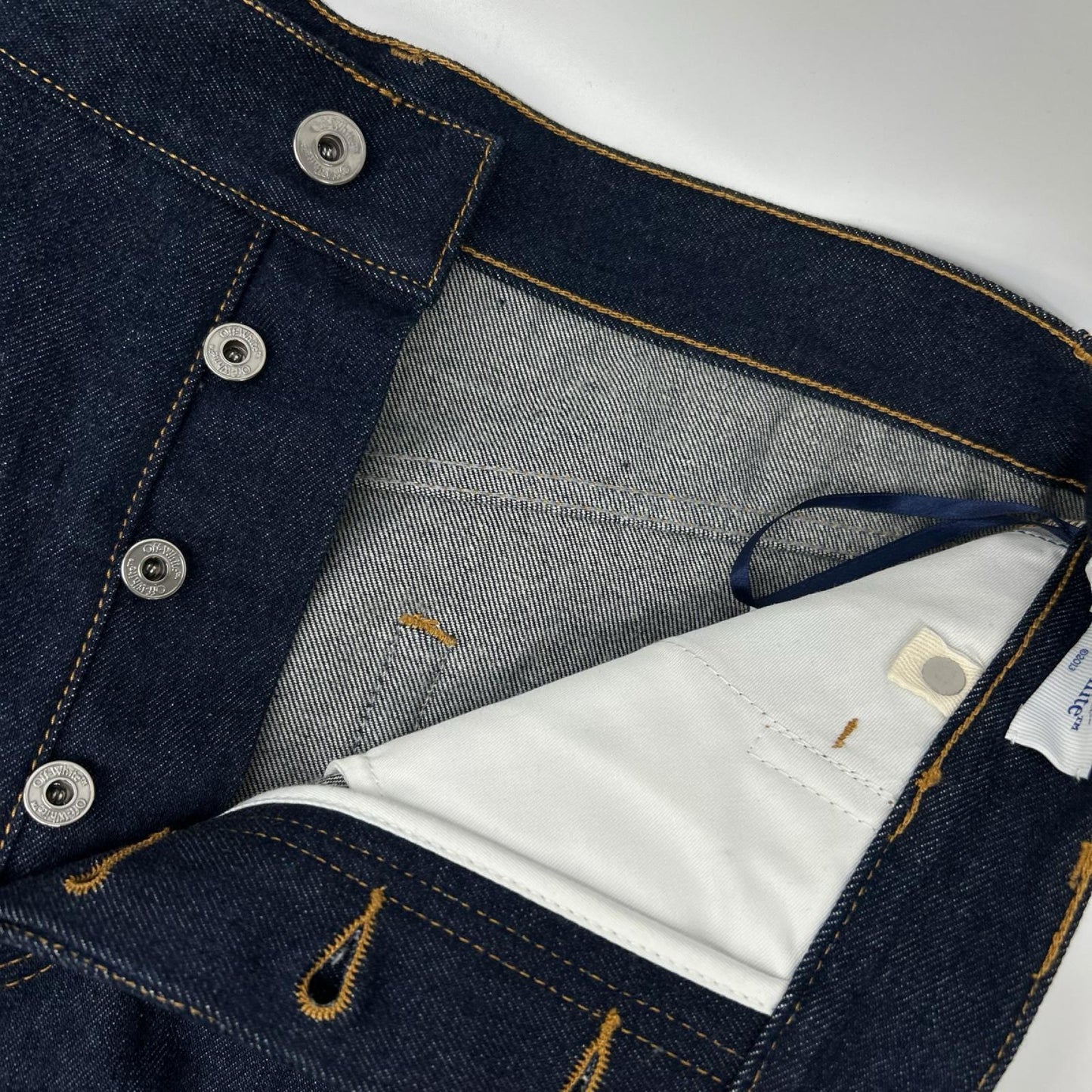 OFF-WHITE オフホワイト 24年製 90Slogo Den shorts Raw ボトムス