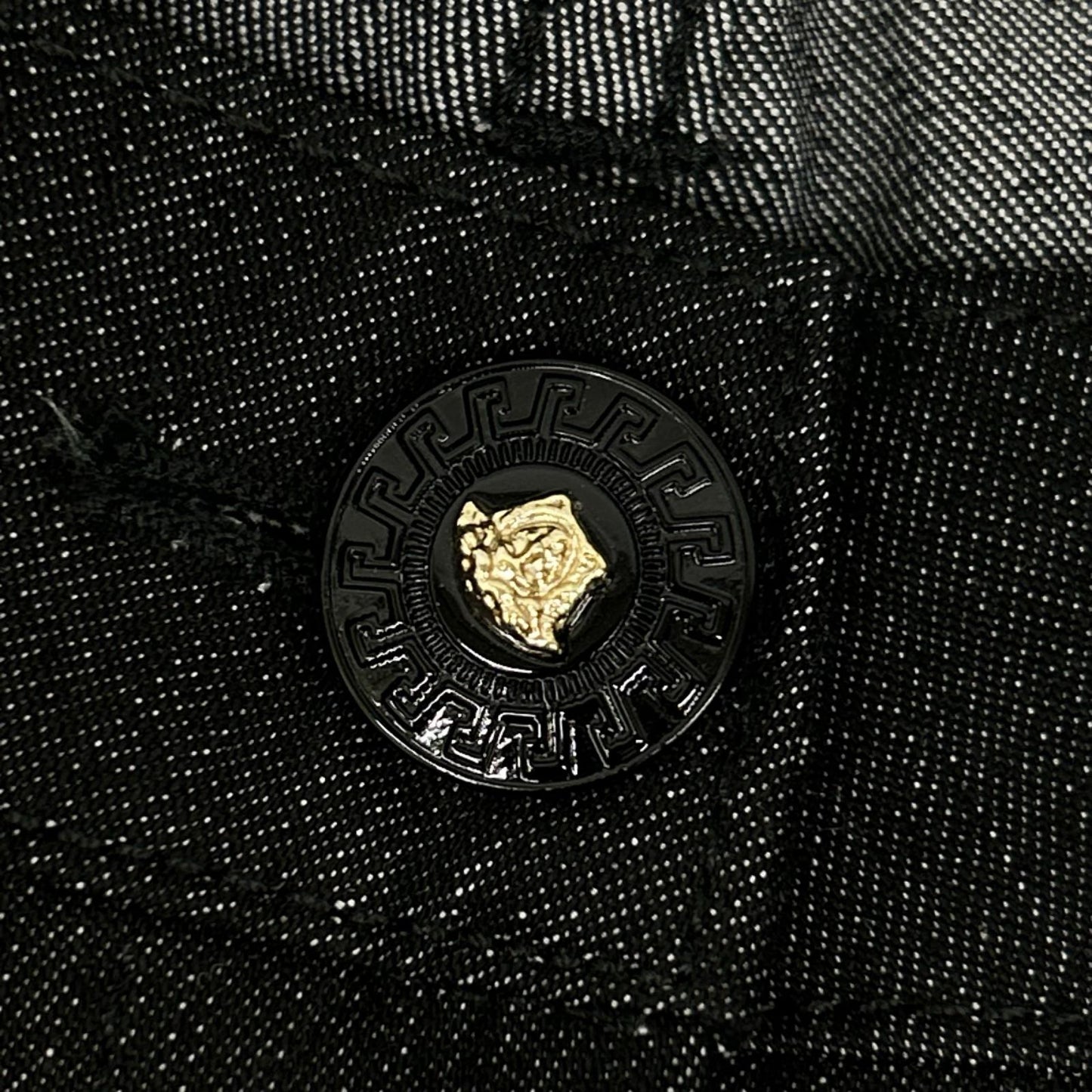 GIANNIVERSACE ジャンニヴェルサーチ チャコール ゴールドメデューサボタン ライン デニム ボトムス