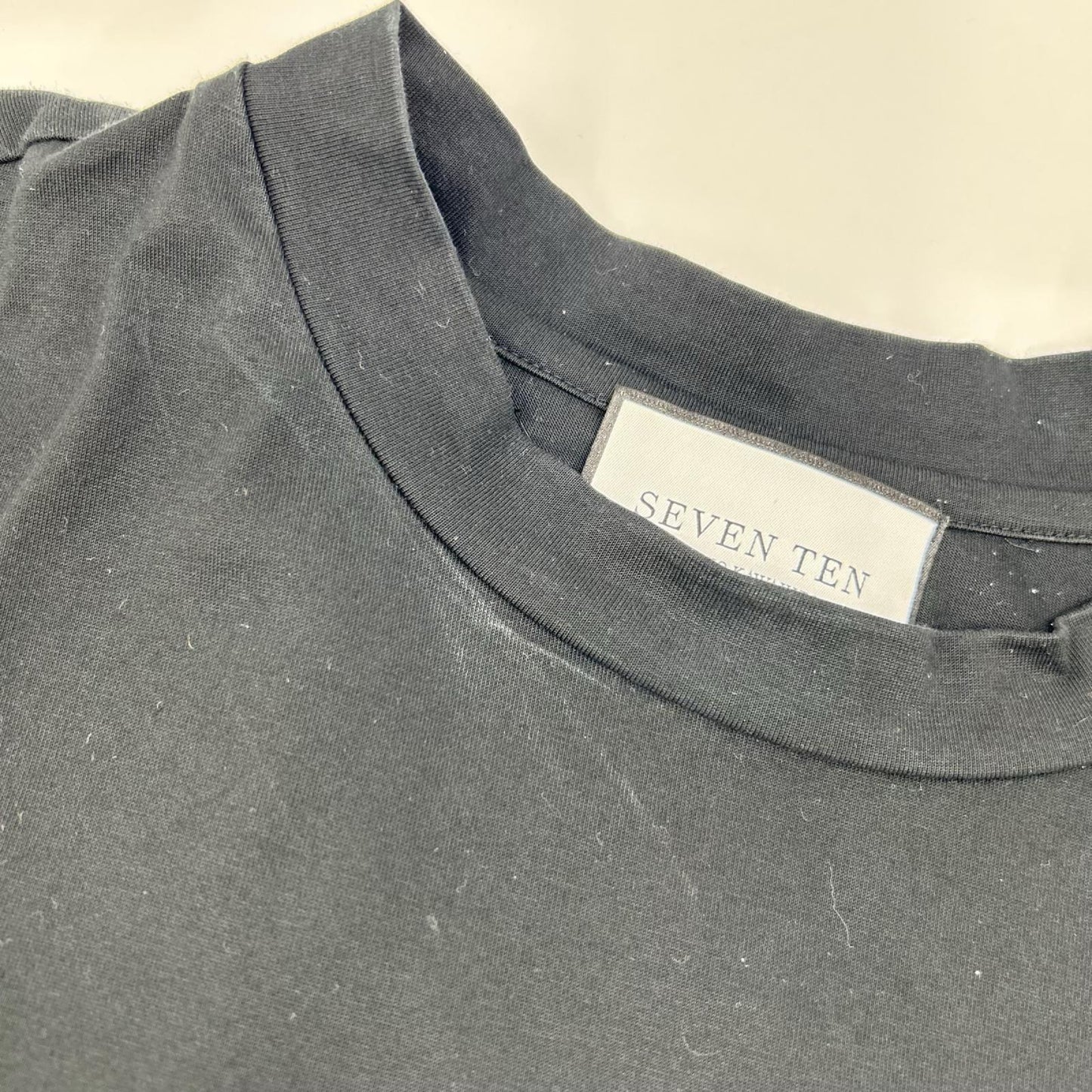 SEVEN TEN by MIHO KAWAHITO セブンテン バイミホカワヒト 3S109 ブラック SVT胸刺繍Tシャツ トップス