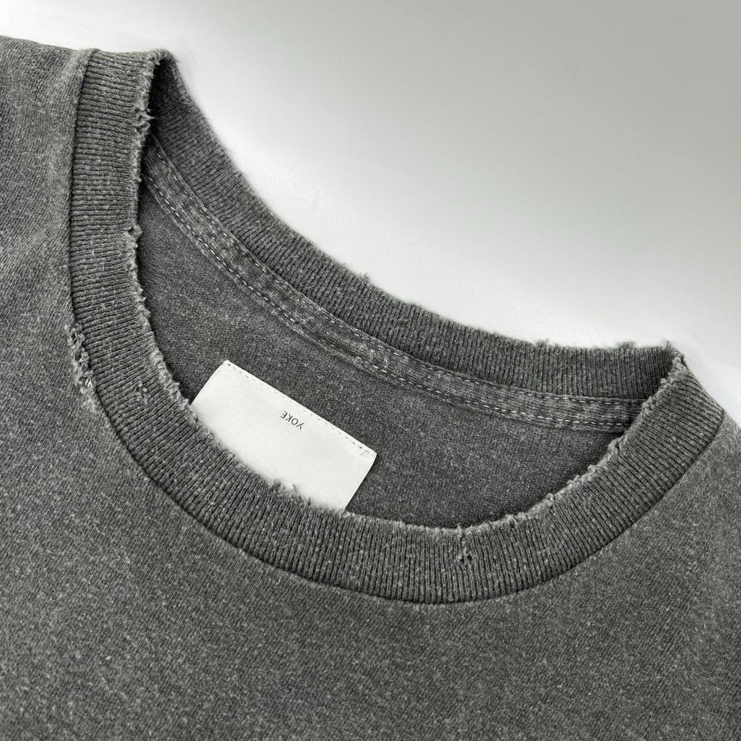 YOKE ヨーク ×アンセルム グレー EMBRO SS TEE XO トップス