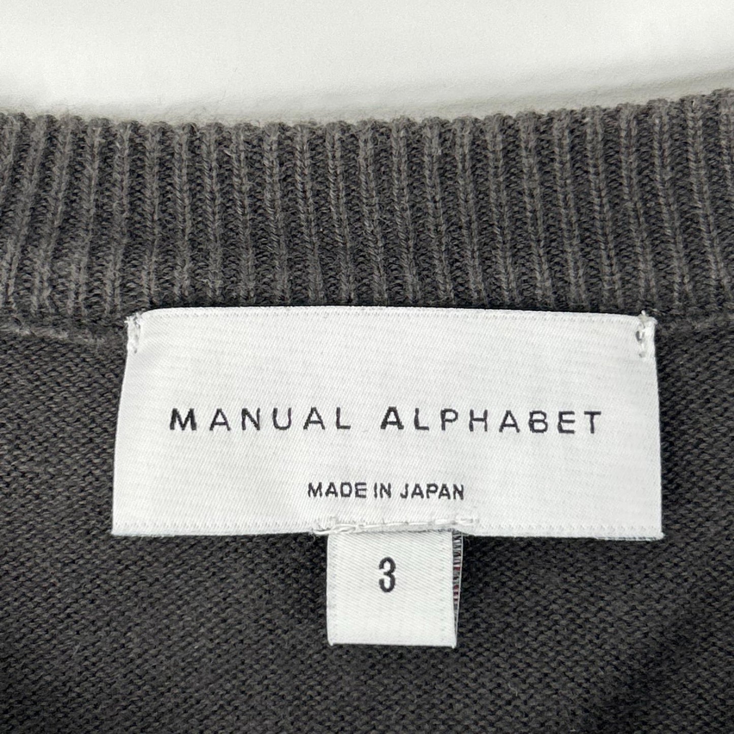 Manual Alphabet マニュアルアルファベット Cグレー クルーネックニット トップス