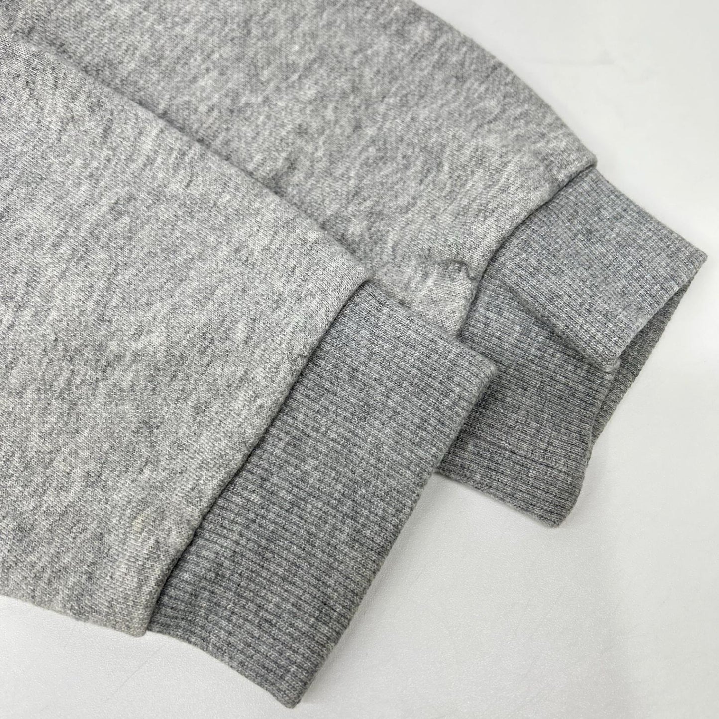 A.P.C. アーペーセー グレー フロントロゴ クルーネック トレーナー トップス