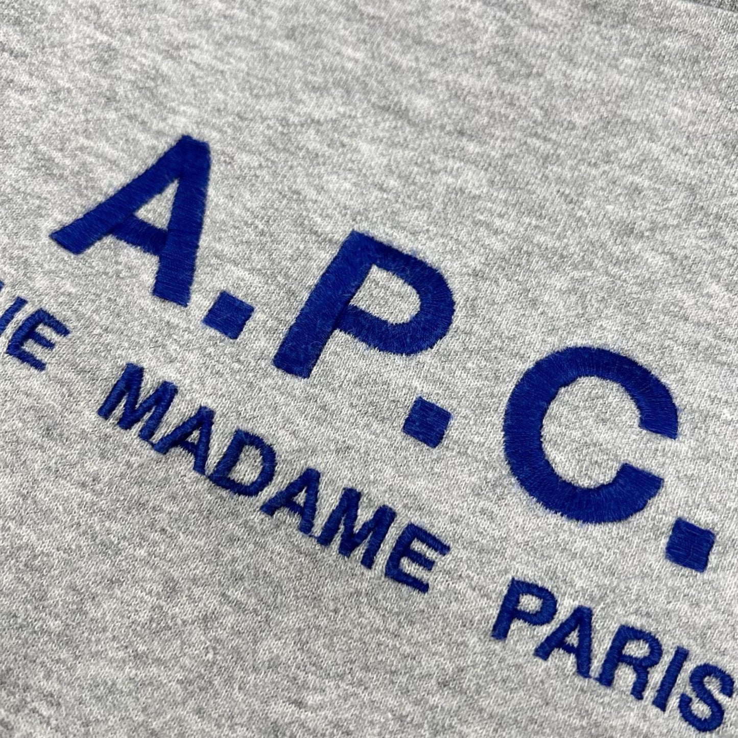 A.P.C. アーペーセー グレー フロントロゴ クルーネック トレーナー トップス