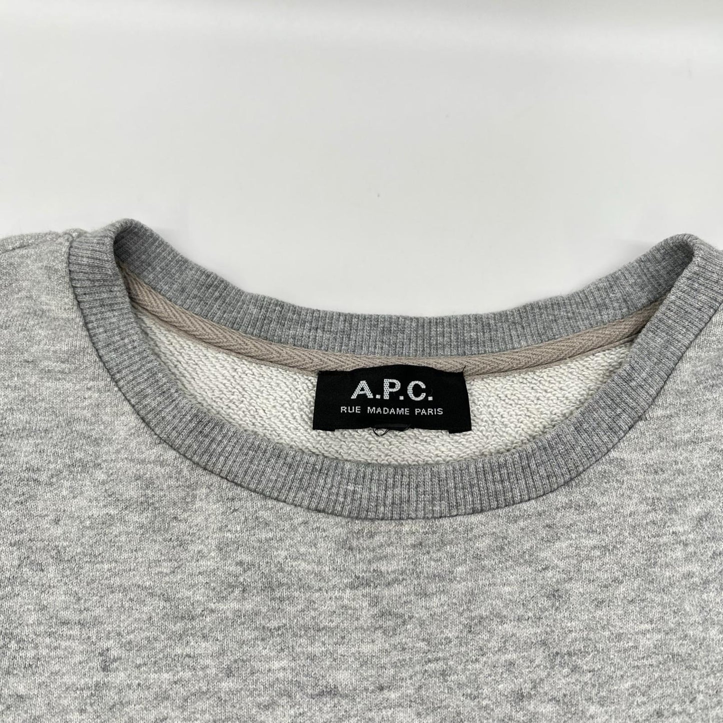 A.P.C. アーペーセー グレー フロントロゴ クルーネック トレーナー トップス