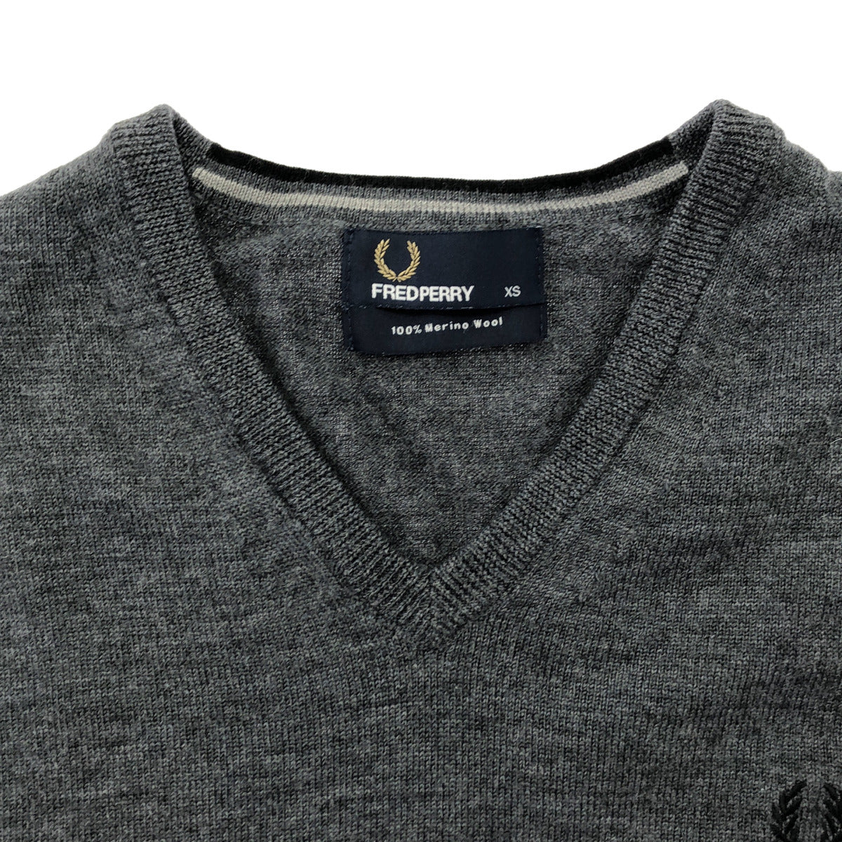 FRED PERRY フレッドペリー K7210 メリノウール100 グレー Vネックニットトップス トップス