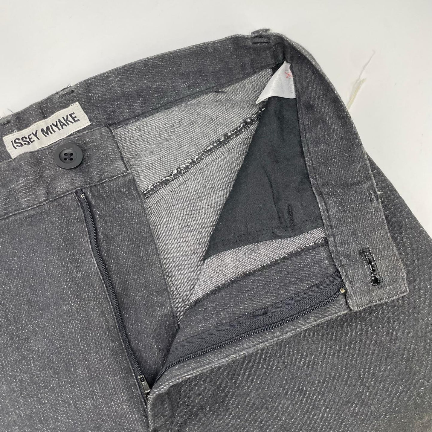 ISSEY MIYAKE イッセイミヤケ ブラック フリンジライン デニムパンツ ボトムス