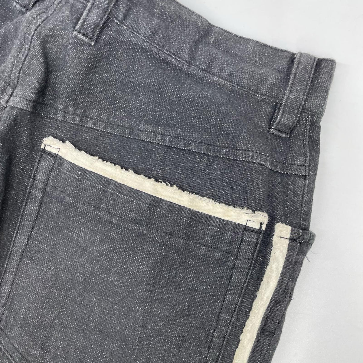 ISSEY MIYAKE イッセイミヤケ ブラック フリンジライン デニムパンツ ボトムス